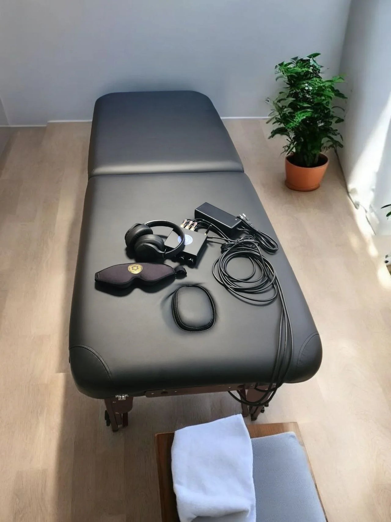 Vibroacoustic Therapy Massage Table – 190 Watt RMS Transducers